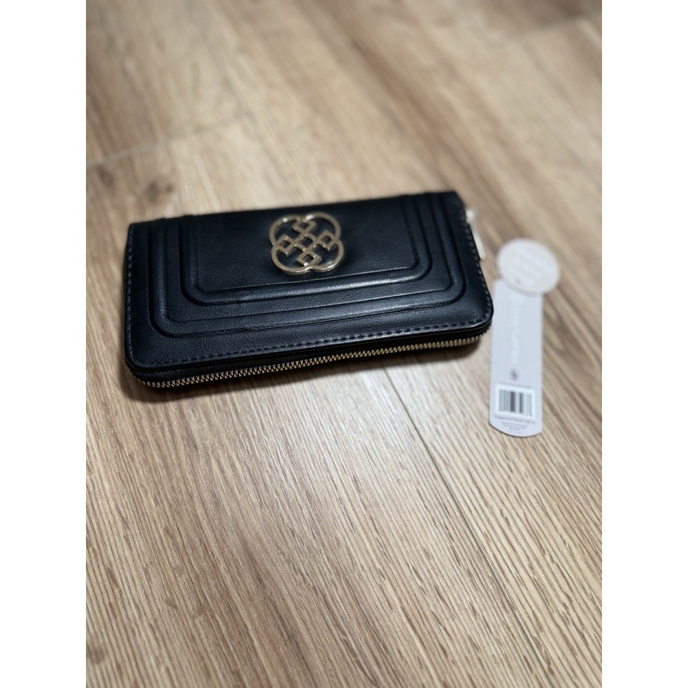 NWT Daisy Fuentes Womens Black Vegan Leather Zip Around Phone Wallet Clutch